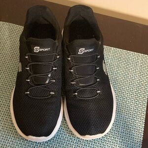 Size 8.5 ladies slip on sneaker